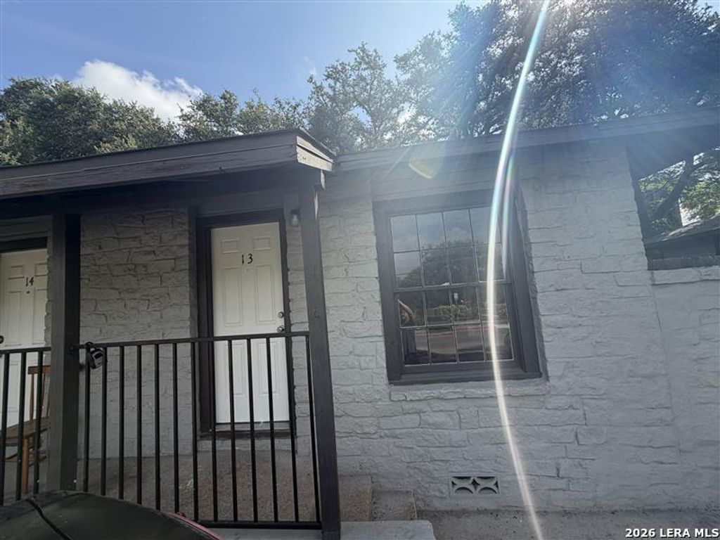 520 Gentleman Rd Apt 13, San Antonio, TX 78201