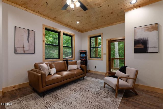 1123 Raintree Road, Gatlinburg, TN 37738