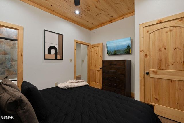 1123 Raintree Road, Gatlinburg, TN 37738