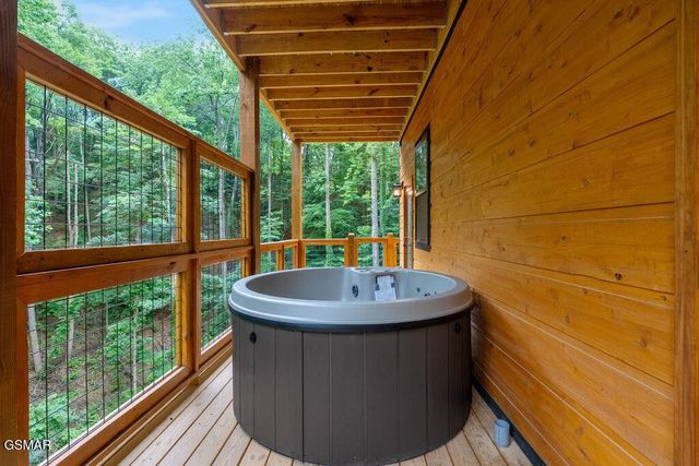 1123 Raintree Road, Gatlinburg, TN 37738