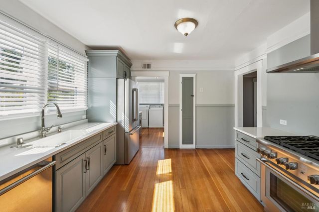 17260 Arnold Dr, Sonoma, CA 95476