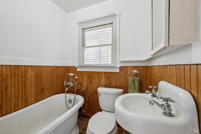 17260 Arnold Dr, Sonoma, CA 95476