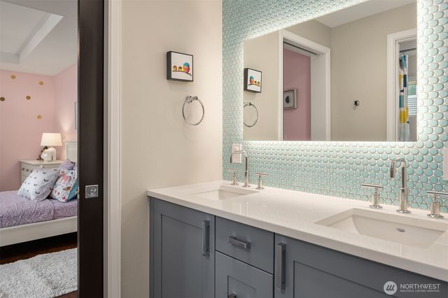 17206 SE 46th Street, Bellevue, WA 98006