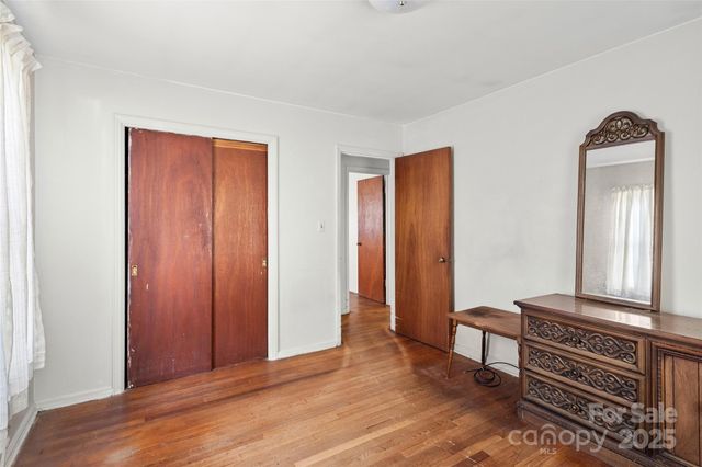 16 Melbourne Place, Asheville, NC 28801