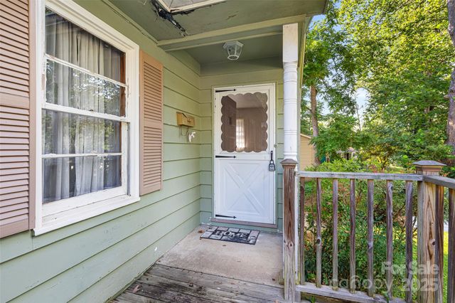16 Melbourne Place, Asheville, NC 28801