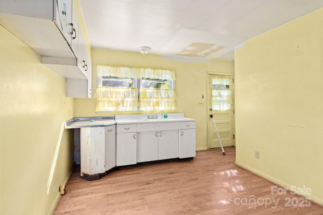 16 Melbourne Place, Asheville, NC 28801