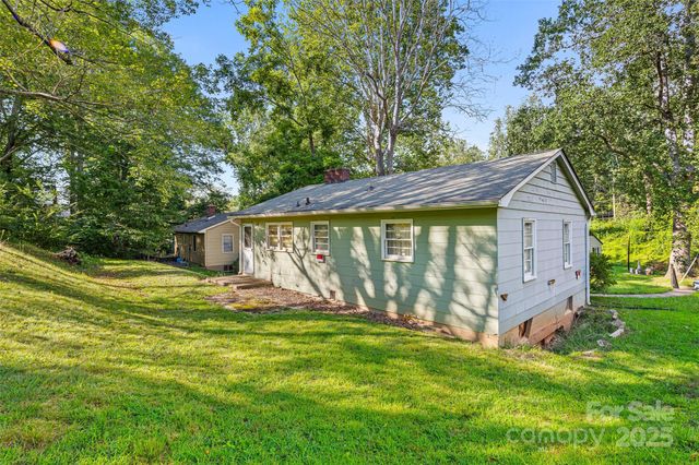 16 Melbourne Place, Asheville, NC 28801