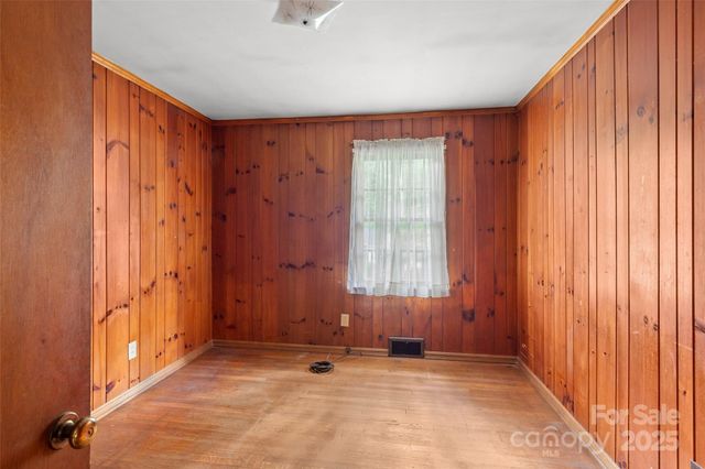 16 Melbourne Place, Asheville, NC 28801