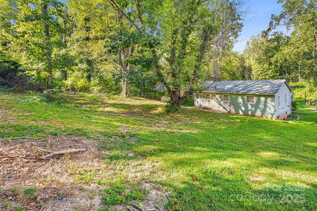 16 Melbourne Place, Asheville, NC 28801