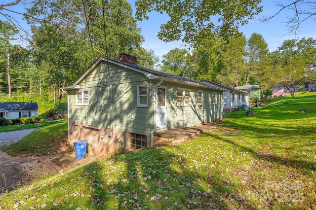 16 Melbourne Place, Asheville, NC 28801