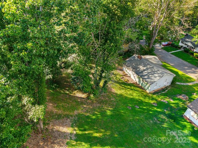 16 Melbourne Place, Asheville, NC 28801