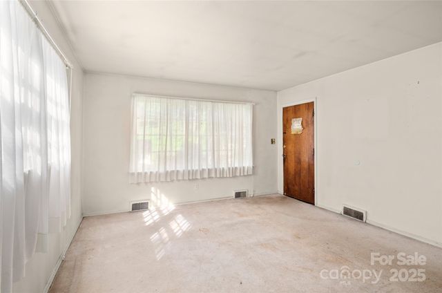 16 Melbourne Place, Asheville, NC 28801