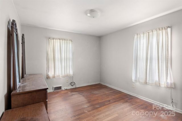 16 Melbourne Place, Asheville, NC 28801