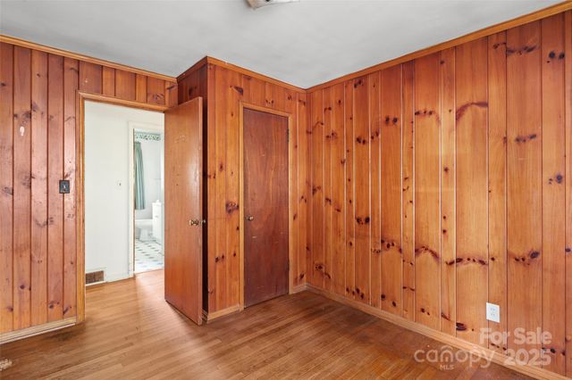 16 Melbourne Place, Asheville, NC 28801
