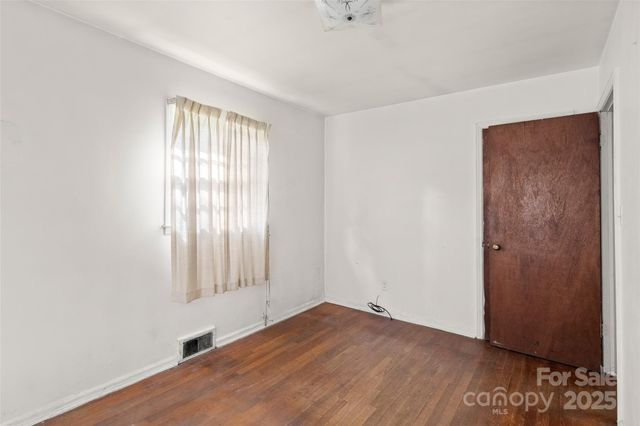 16 Melbourne Place, Asheville, NC 28801