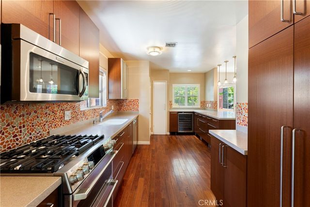 4722 Ventura Canyon, Sherman Oaks, CA 91423