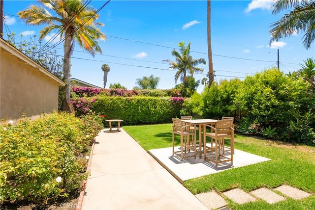 4722 Ventura Canyon, Sherman Oaks, CA 91423