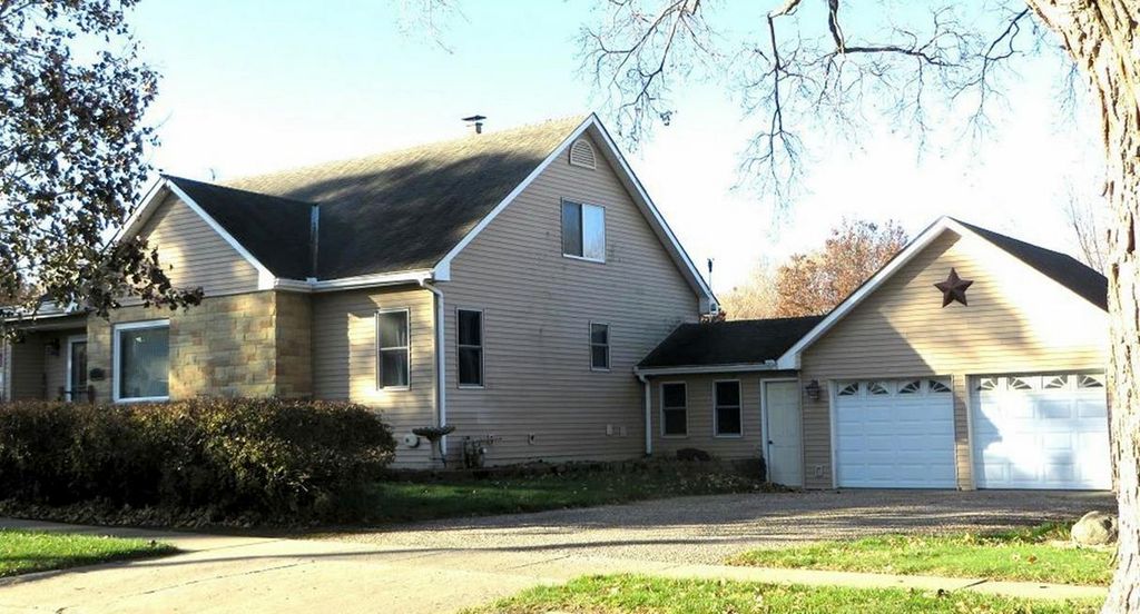 303 7th Street, Grundy Center, IA 50638