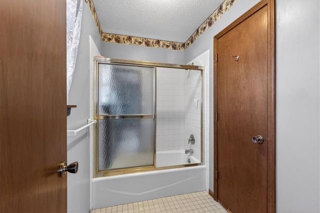 1201 NE 9th Street, Blue Springs, MO 64014