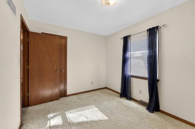 1201 NE 9th Street, Blue Springs, MO 64014