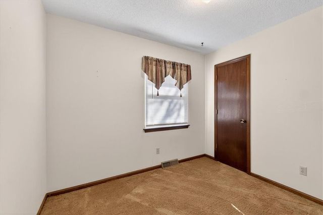 1201 NE 9th Street, Blue Springs, MO 64014