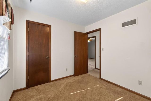 1201 NE 9th Street, Blue Springs, MO 64014