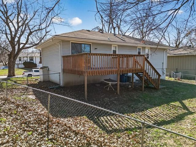 1201 NE 9th Street, Blue Springs, MO 64014