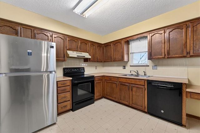 1201 NE 9th Street, Blue Springs, MO 64014