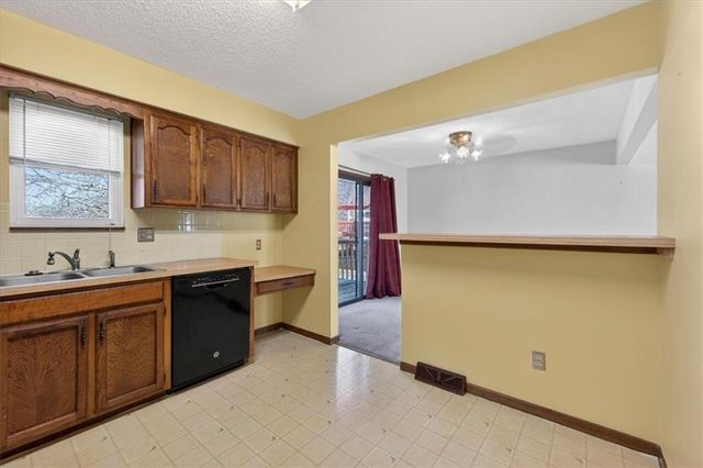 1201 NE 9th Street, Blue Springs, MO 64014