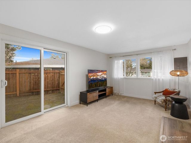 1615 N 196th Place, Shoreline, WA 98133