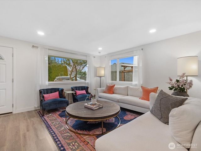 1615 N 196th Place, Shoreline, WA 98133