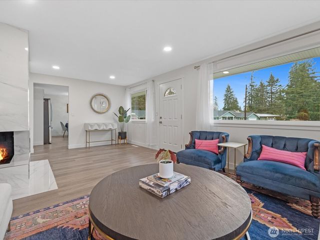 1615 N 196th Place, Shoreline, WA 98133