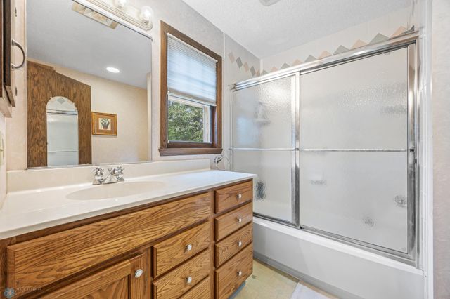 1330 12th Street N, Fargo, ND 58102
