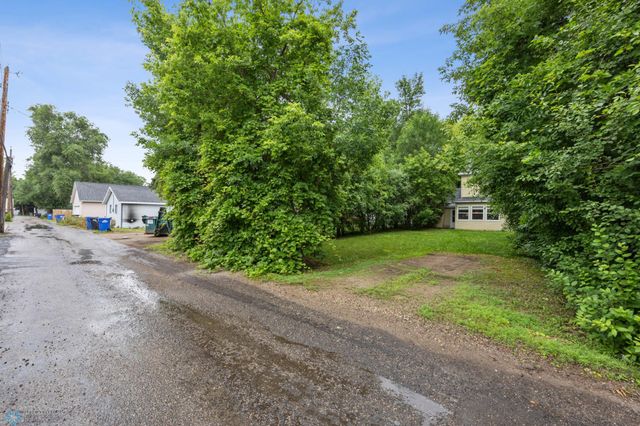 1330 12th Street N, Fargo, ND 58102