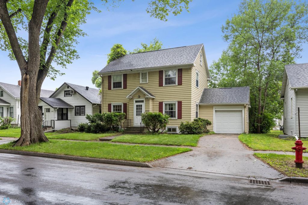 1330 12th Street N, Fargo, ND 58102