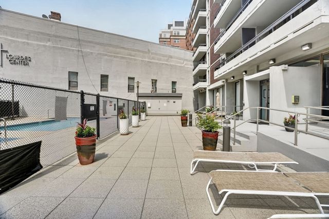 566 Commonwealth 304, Boston, MA 02215