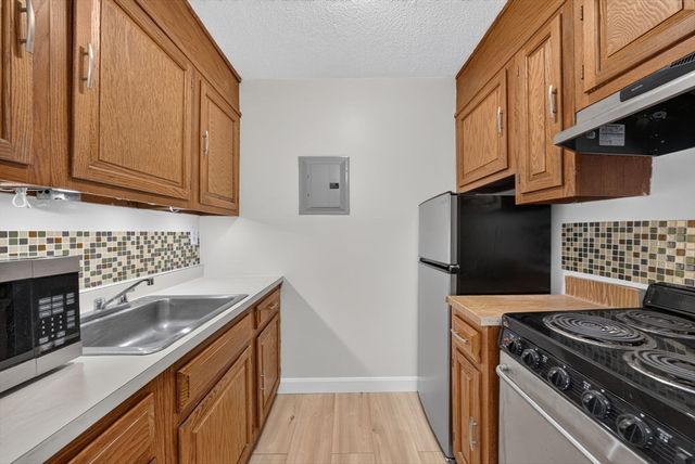 566 Commonwealth 304, Boston, MA 02215