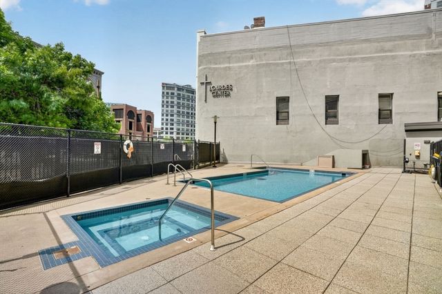 566 Commonwealth 304, Boston, MA 02215
