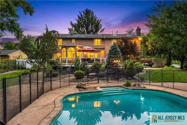 6 Limoli Court, Edison, NJ 08820