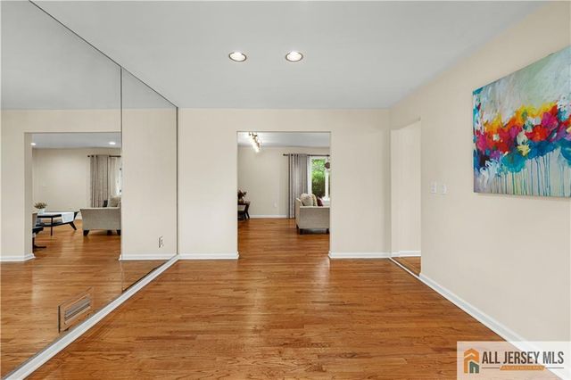 6 Limoli Court, Edison, NJ 08820