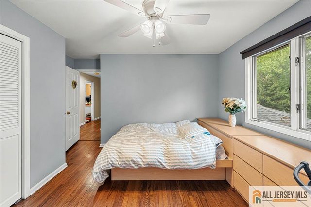 6 Limoli Court, Edison, NJ 08820