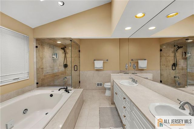 6 Limoli Court, Edison, NJ 08820