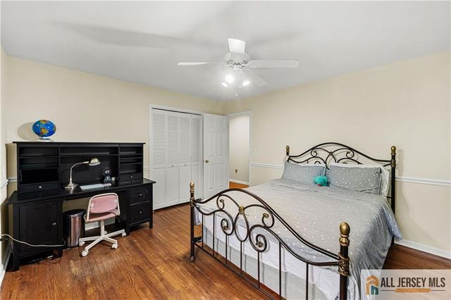 6 Limoli Court, Edison, NJ 08820