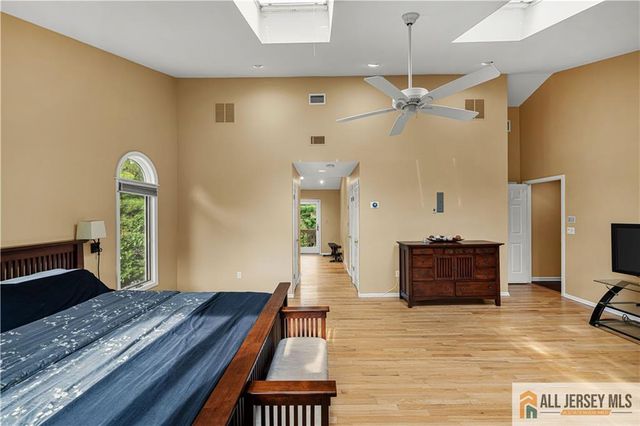 6 Limoli Court, Edison, NJ 08820