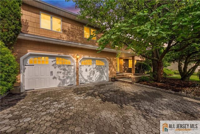 6 Limoli Court, Edison, NJ 08820
