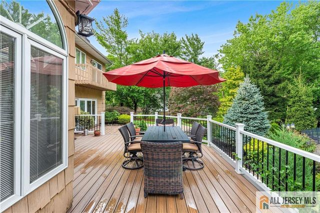 6 Limoli Court, Edison, NJ 08820