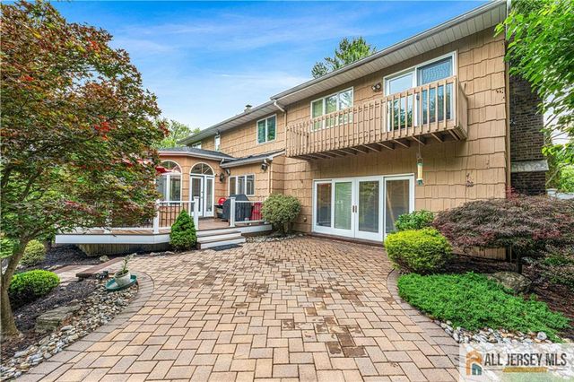 6 Limoli Court, Edison, NJ 08820