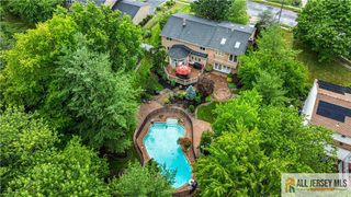 6 Limoli Court, Edison, NJ 08820