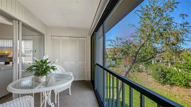 2446 CLUBHOUSE CIRCLE 201, Sarasota, FL 34232