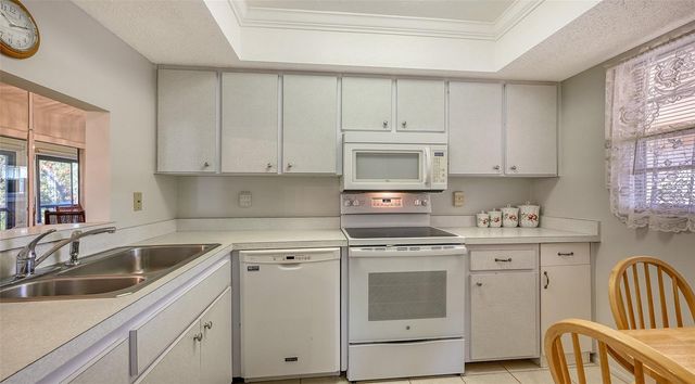 2446 CLUBHOUSE CIRCLE 201, Sarasota, FL 34232